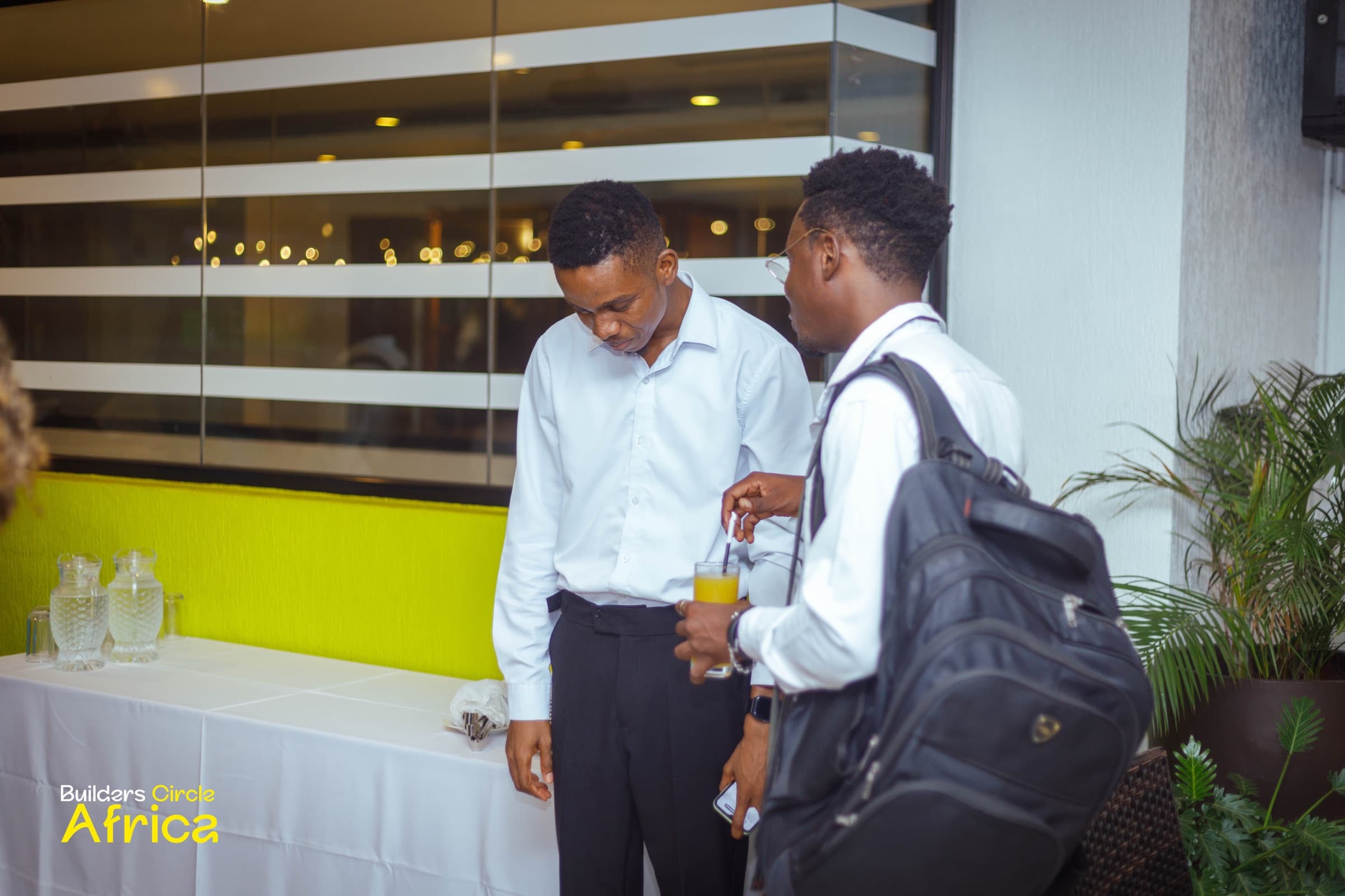 Two guests catching up over drinks